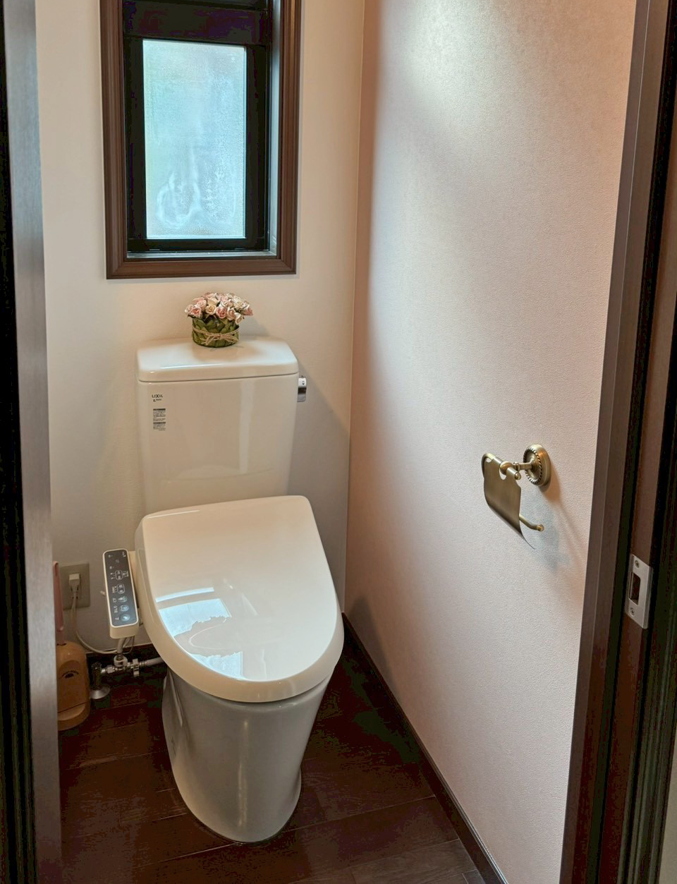 画像1：トイレの移設・交換と化粧室内装リフォーム　宇和島市 N様邸