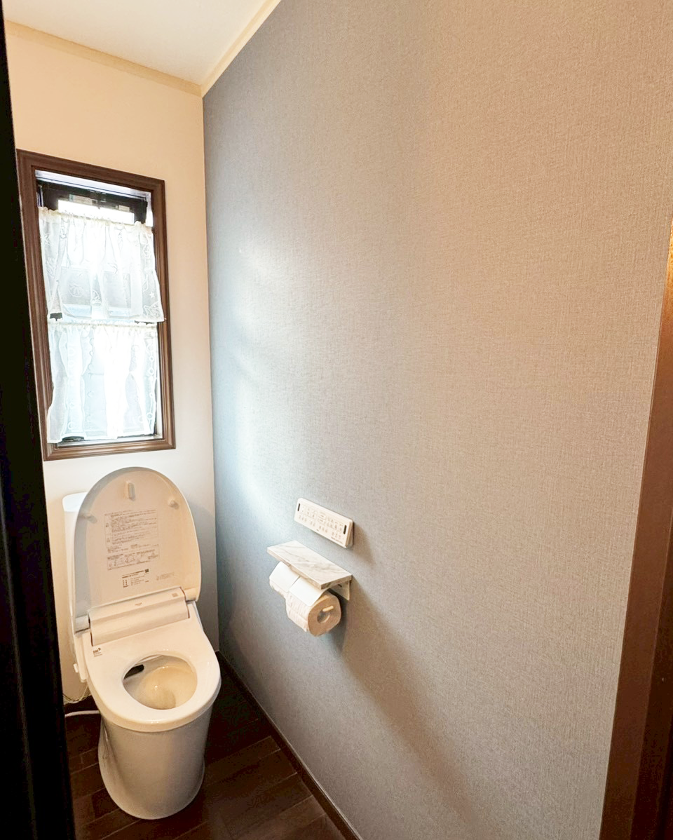画像3：トイレの移設・交換と化粧室内装リフォーム　宇和島市 N様邸
